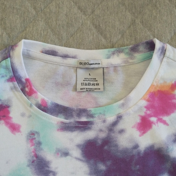✨️HP✨️ BCBGeneration Cropped Tie Dye☮️ Tee - NWT - Picture 4 of 7